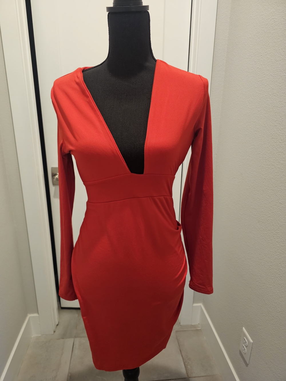 Women's Red V-Neck Long Sleeve Dress